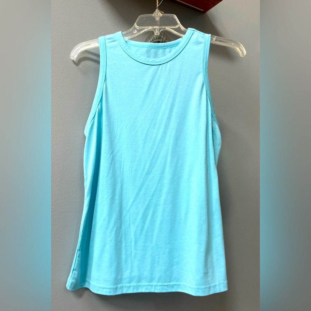 Langwyqu Womens’ Crewneck Sleeveless Summer Casual Loose Fit Basic Shirts